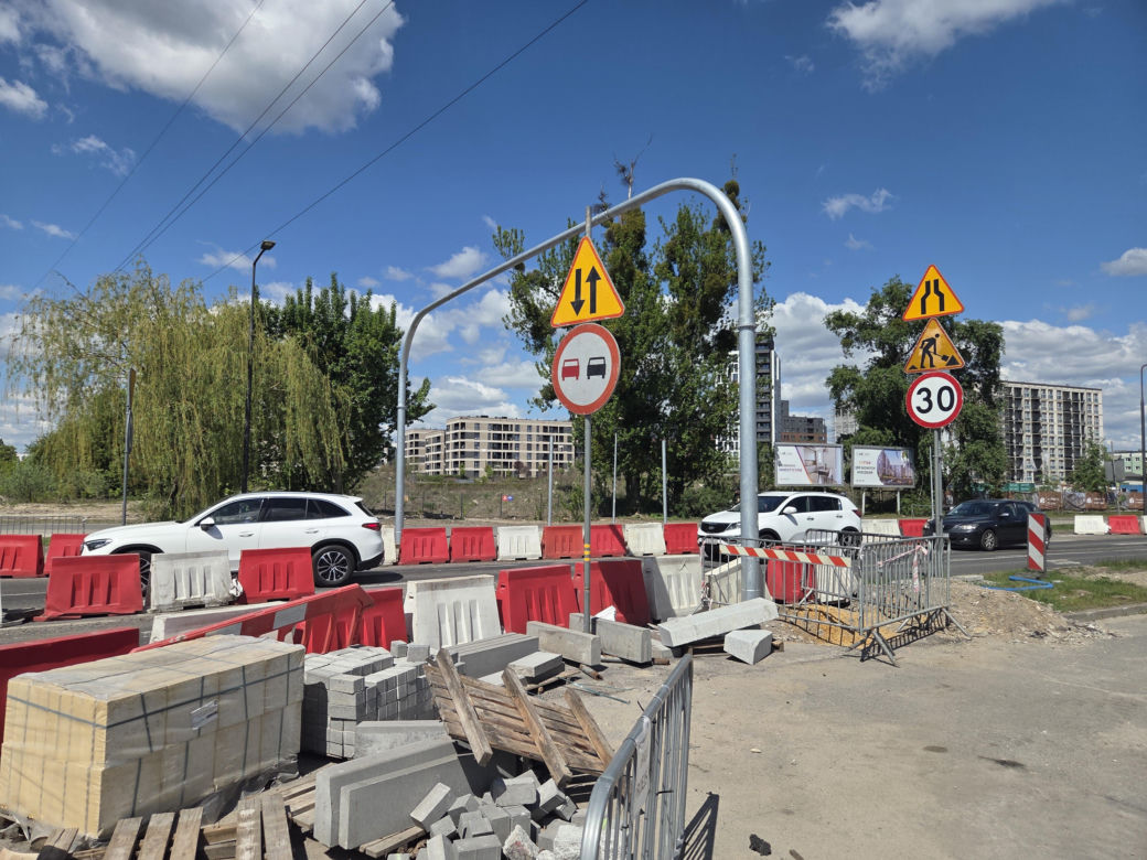 Tak się teraz jeździ na osiedlu Leśnym w Bydgoszczy. Nowa organizacja ruchu na ul. Sułkowskiego!