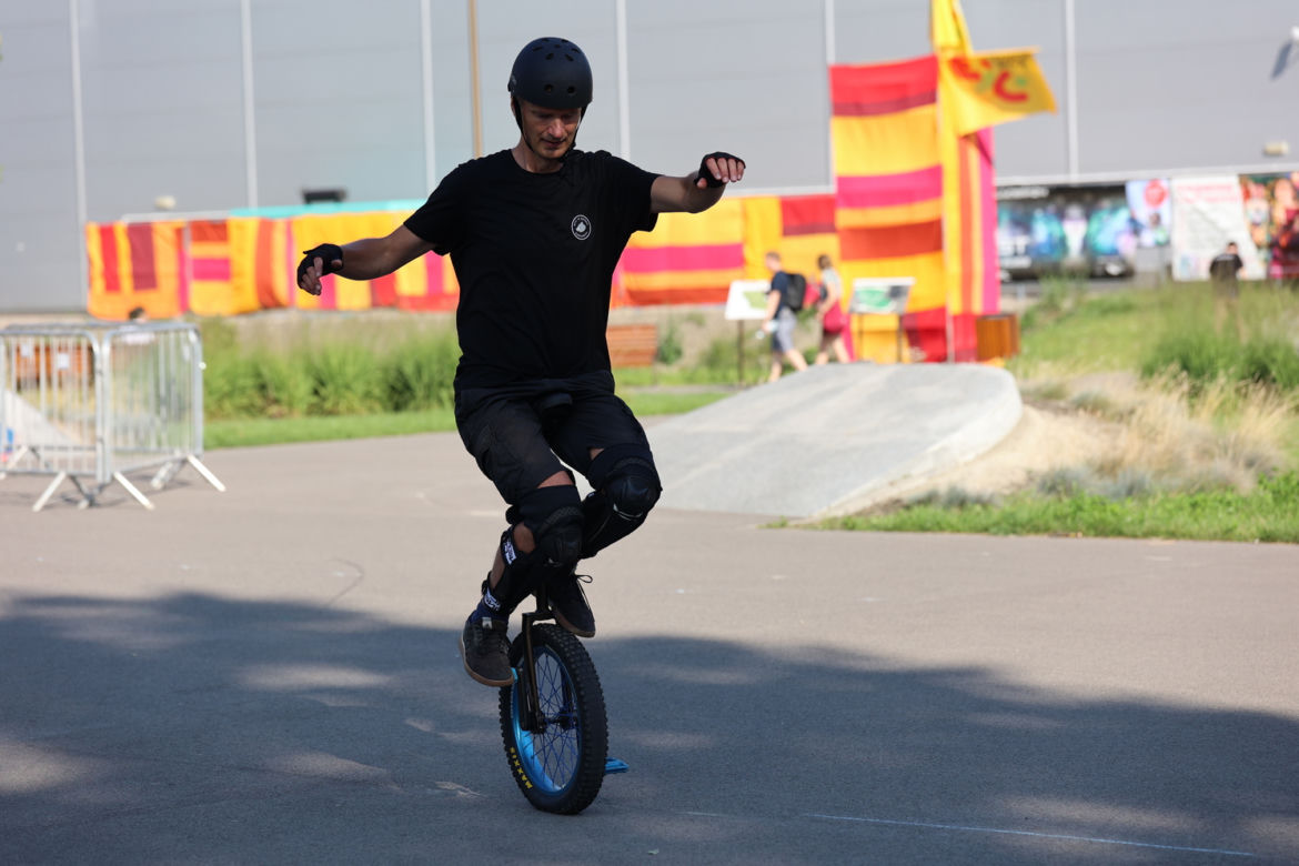 Monocyklowy trial w Parku Ludowym w Lublinie w ramach Europejskiej Konwencji Żonglerskiej