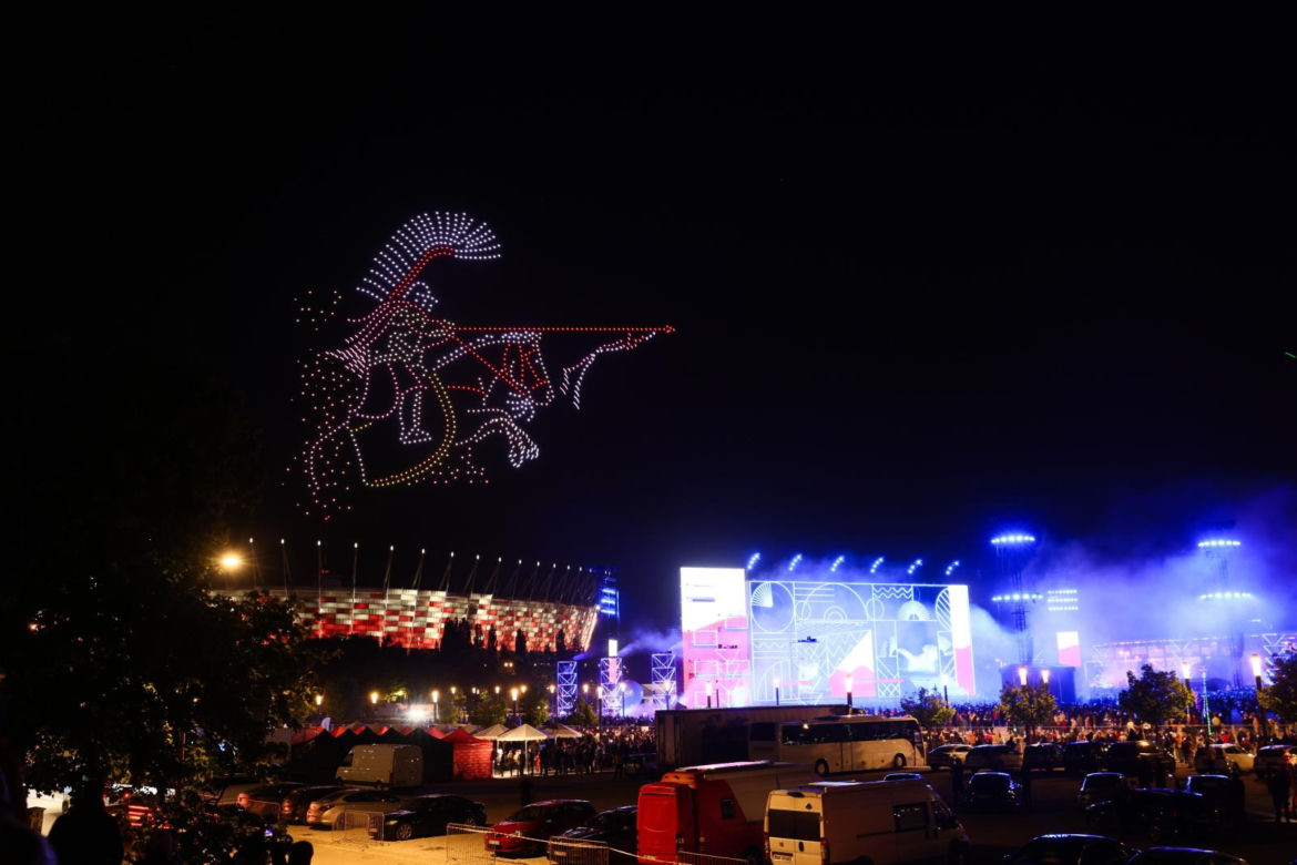 Multimedialny pokaz historii Polski z udziałem tysiąca dronów w Warszawie