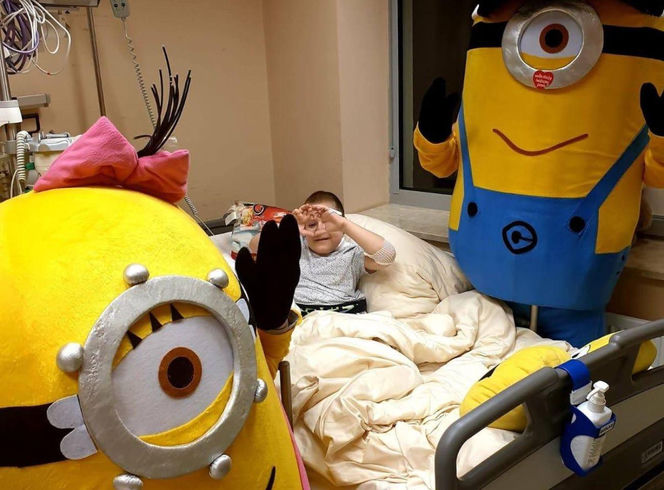 Gabryś przeszedł 17 operacji, tylko na twarzy i dłoniach nie ma blizn. Jego pają jest pomoc innym!