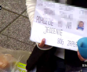 Wyżebrała jedzenie i wyrzuciła do śmieci