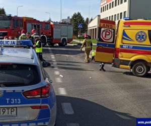Wypadek w Bartoszycach. Zderzenie osobówki z motocyklem. Jedna osoba ranna [ZDJĘCIA]