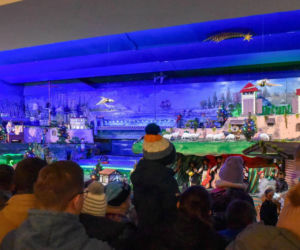 Ruchoma szopka bożonarodzeniowa w kościele zakonu Redemptorystów o. Rydzyka