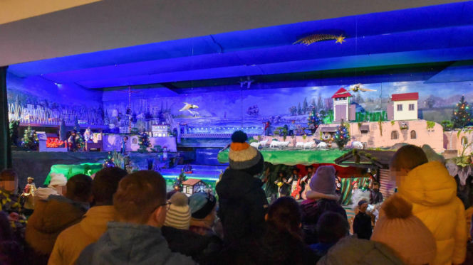 Ruchoma szopka bożonarodzeniowa w kościele zakonu Redemptorystów o. Rydzyka