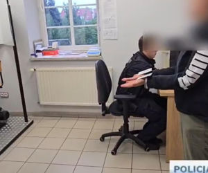 Awantura przed blokiem. 49-latek zginął od ciosów nożem! Para w areszcie