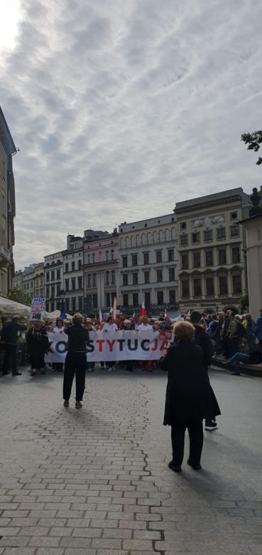 Przez Kraków przeszedł marsz solidaryzujący z warszawskim Marszem Miliona Serc