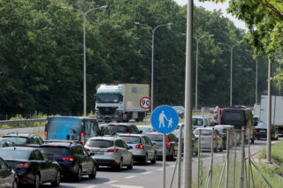 Warszawa sparaliżowana po wypadku autobusu w Ząbkach. Miasto stanęło