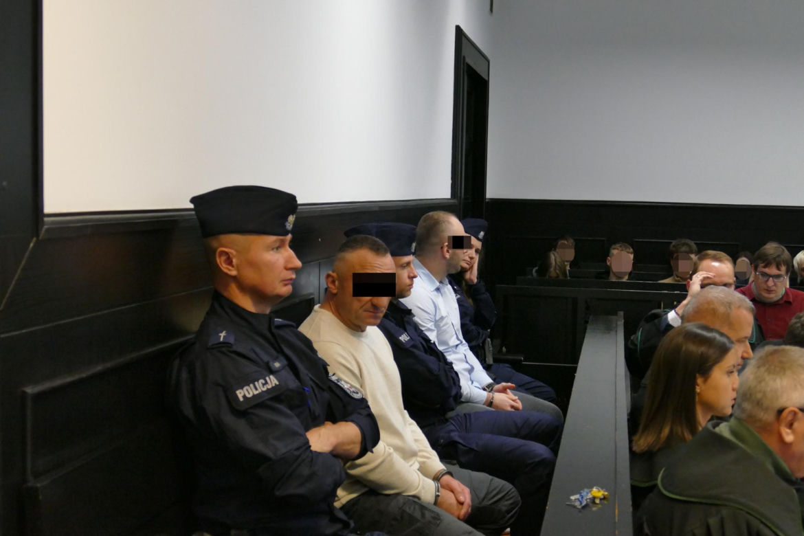 Sprawcy strzelaniny na myjni samochodowej stanęli przed sądem. Proces przybrał nieoczekiwany obrót