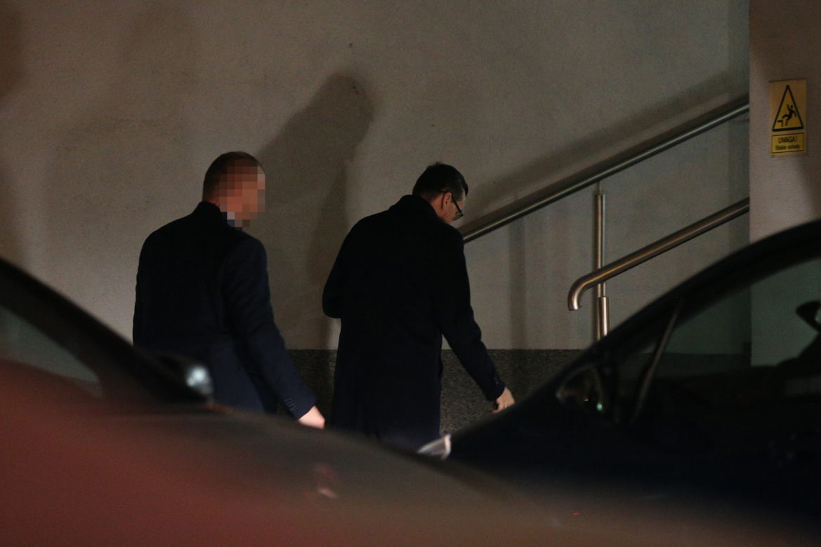 Premier Morawiecki czuwa przy ojcu Kornelu