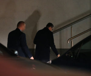 Premier Morawiecki czuwa przy ojcu Kornelu