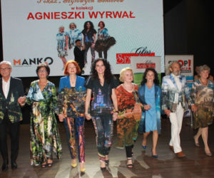 Seniorzy w kreacjach od radnej