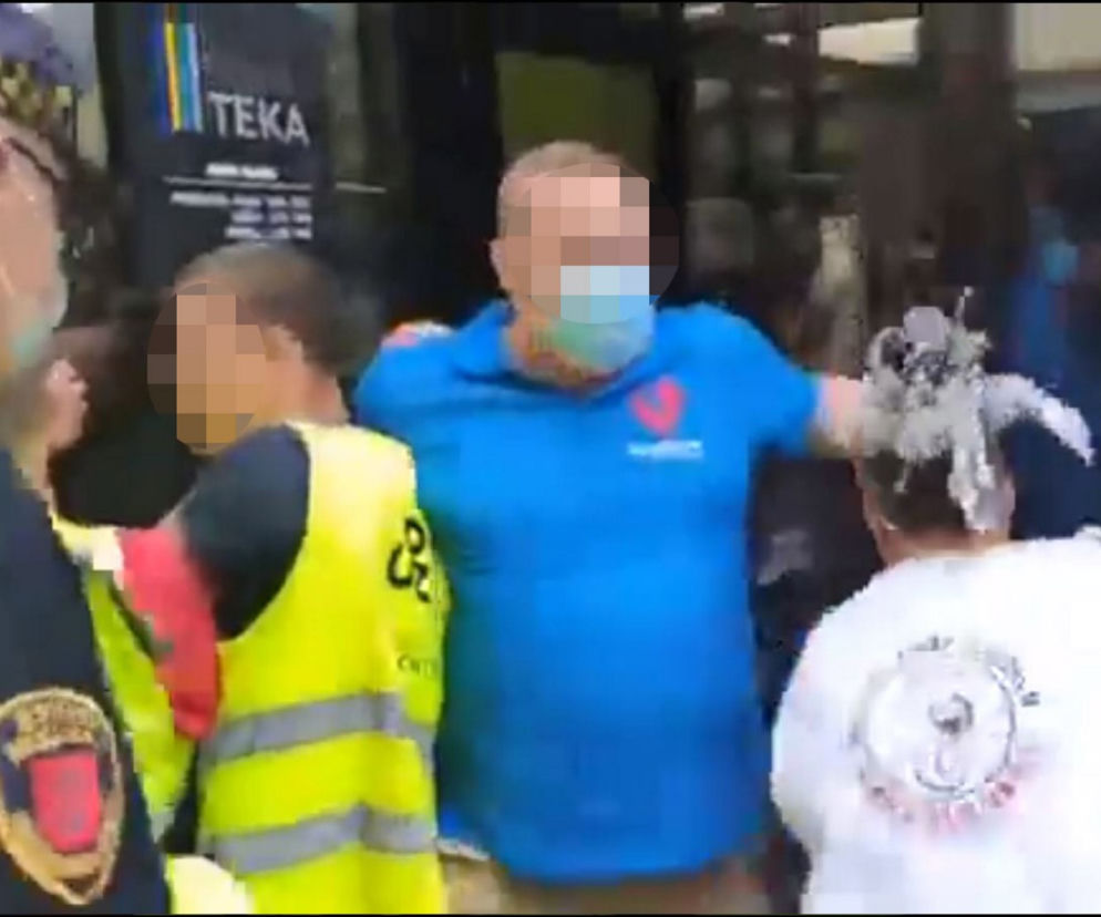 Szarpanina przed punktem szczepień w Grodzisku Mazowieckim