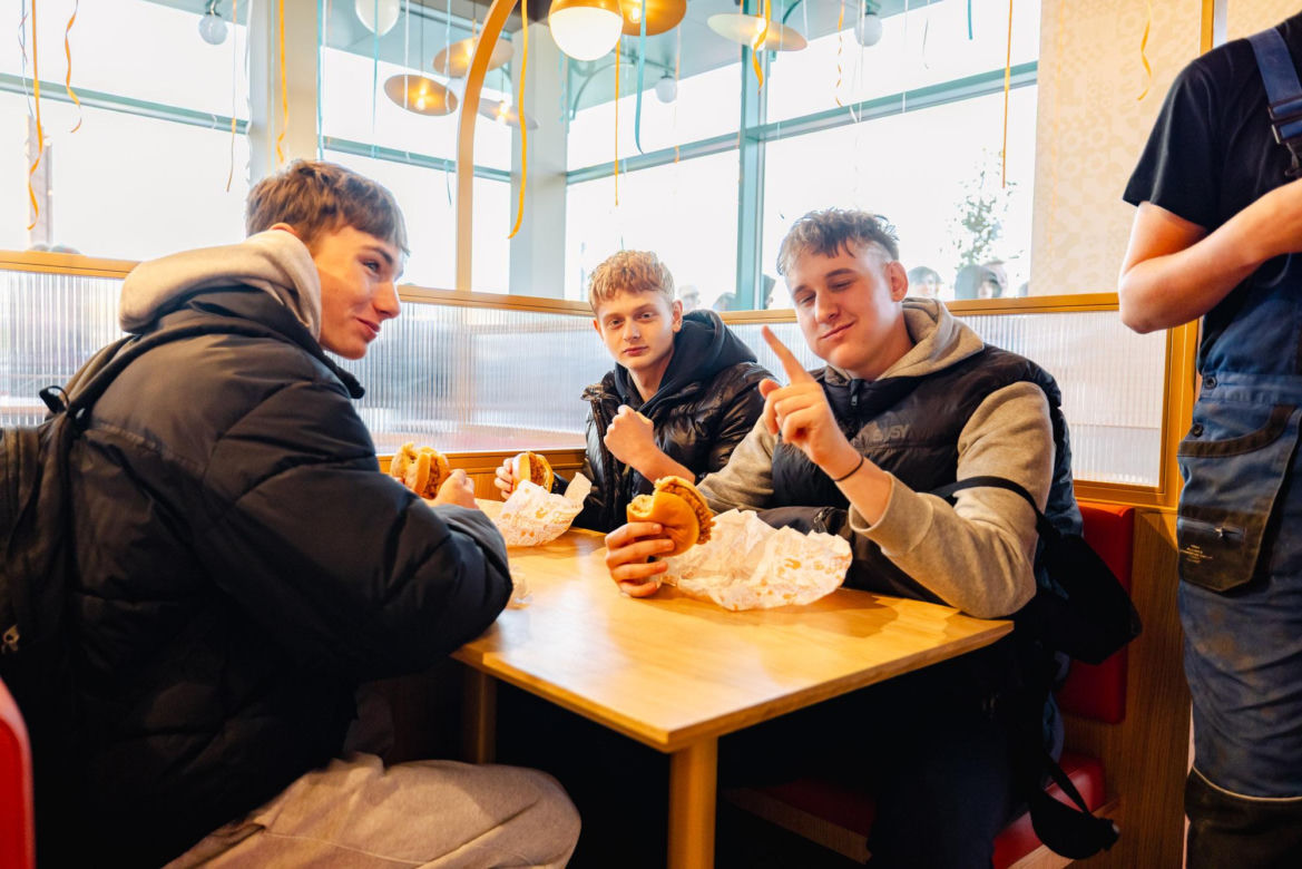 Czekali na to nawet 10 godzin! Szaleństwo na otwarciu Popeyes w Częstochowie