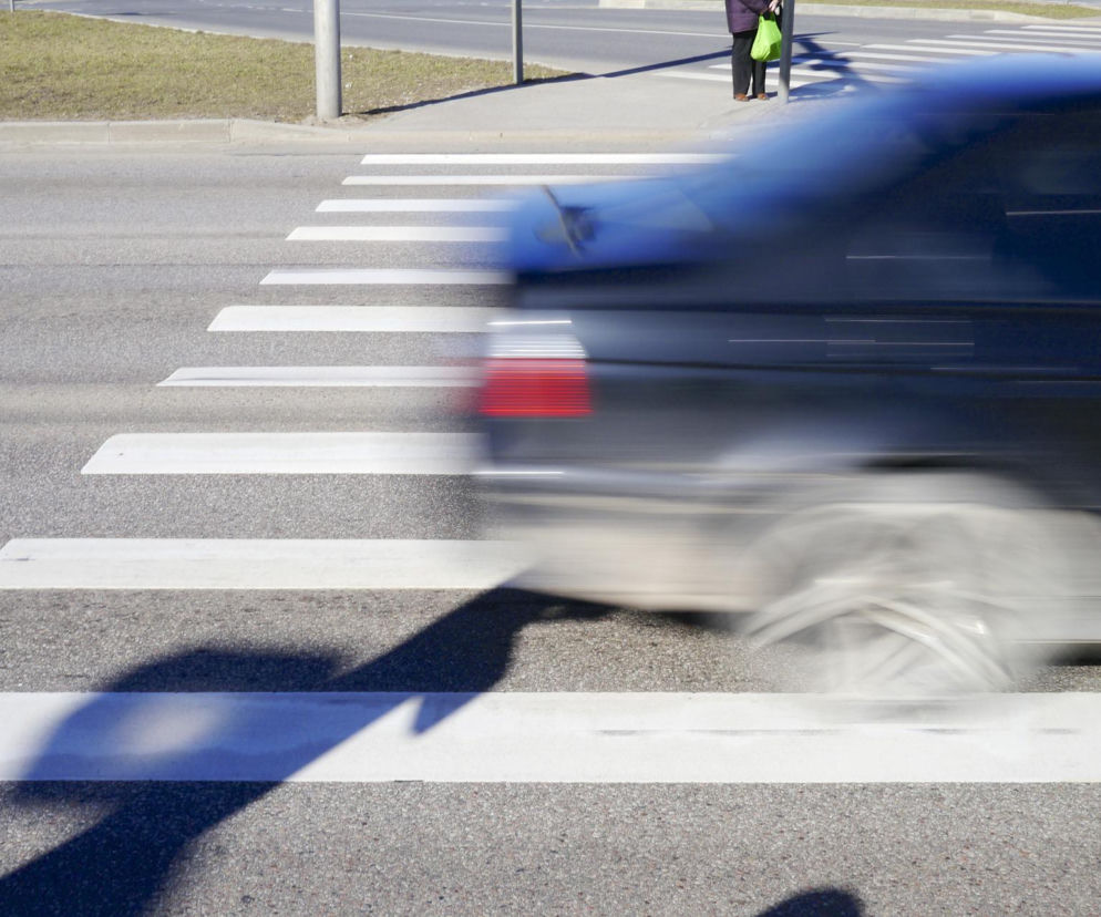 Wjechał w kobietę i… zabrał ją na mszę do kościoła. Policja szuka świadków