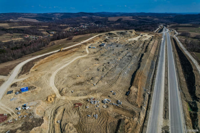 Najwyższa estakada w Polsce powstaje na S19 Babica Jawornik. Na plac budowy prowadzą serpentyny