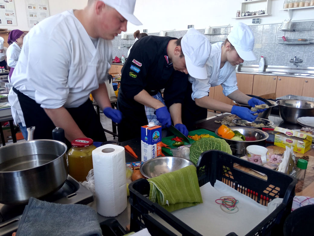Konkurs kulinarny im. Wiktora Kulerskiego w grudziądzkim gastronomiku
