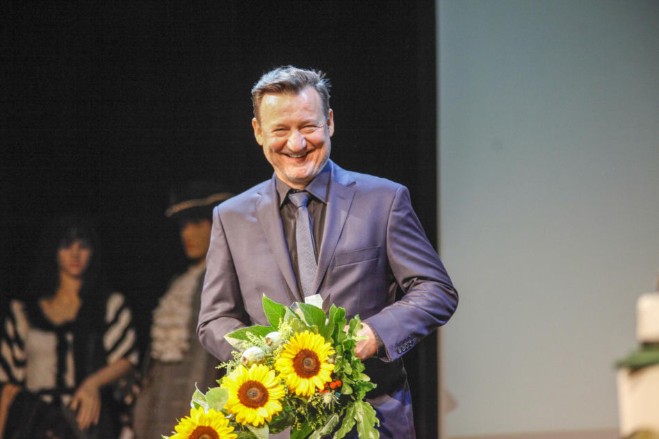 Robert Więckiewicz zaczynał w technikum budowlanym. Tak wyglądała jego niezwykła metamorfoza