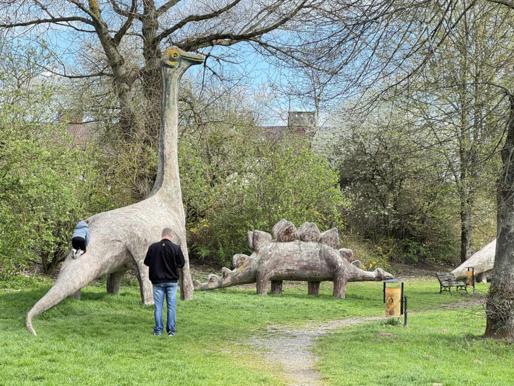 W Łęcznej znajdziecie najdziwniejszych park jurajski w Polsce. Zobacz zdjęcia!