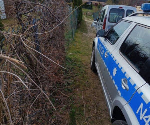 42-letni kierowca próbował uciec, jednak szybko stracił panowanie nad autem i doprowadził do kolizji