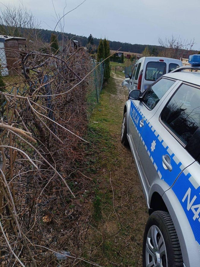 42-letni kierowca próbował uciec, jednak szybko stracił panowanie nad autem i doprowadził do kolizji