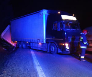 Pijany kierowca ciężarówki wjechał do rowu