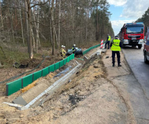 Tragedia na drodze pod Starachowicami. 33-letni kierowca Audi zginął po dramatycznym wypadku