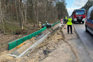 Tragedia na drodze pod Starachowicami. 33-letni kierowca Audi zginął po dramatycznym wypadku