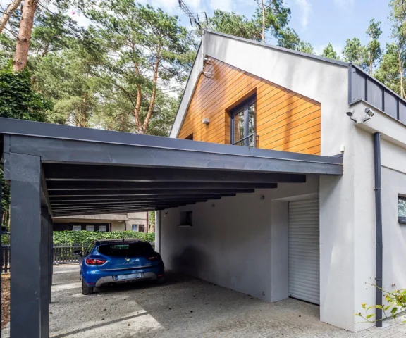 Wiata przy granicy działki 2026 - przepisy. Czy można postawić wiatę przy płocie sąsiada?