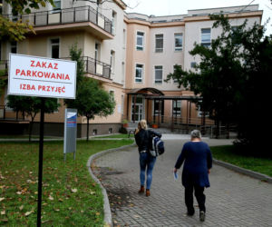 Seniorzy bronią oddziału geriatrycznego.