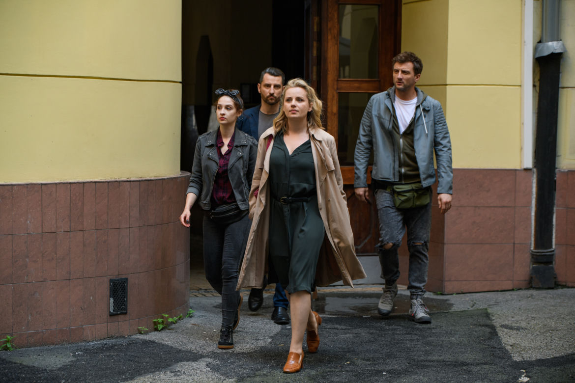 Komisarz Mama 2. Maria Matejko (Paulina Chruściel), aspirant Rybczyński (Arkadiusz Smoleński) i aspirant Mazur (Anna Matysiak), podkomisarz Żeromski (Wojciech Zieliński).