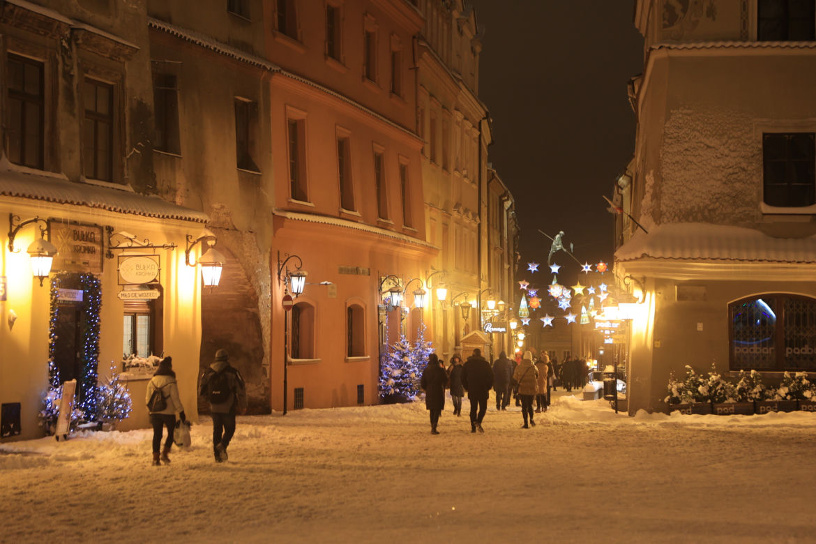 Śnieżny Lublin wieczorową porą