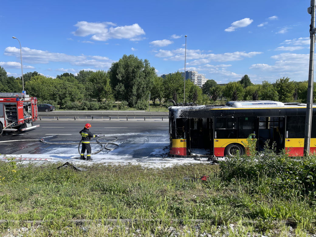 Gigantyczny pożar na Dworcu Zachodnim. Płonął autobus miejski