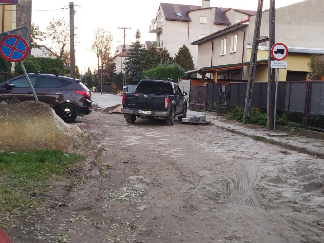 Kończy się remont, a właściwie budowa z kostki ulicy Fabrycznej w Siedlcach