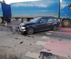 Zderzenie dwóch osobówek na skrzyżowaniu ulic Armii Krajowej i Zamczysko w Bydgoszczy! [ZDJĘCIA]