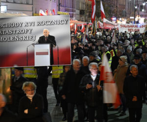 Kaczyński podczas Marszu Pamięci o „złu” i „kłamstwie smoleńskim”. Nie gryzł się w język [ZDJĘCIA]