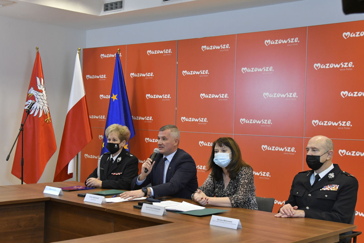 Marszałek przyznał nagrody. 15-letnia bohaterka została "Strażakiem Miesiąca"