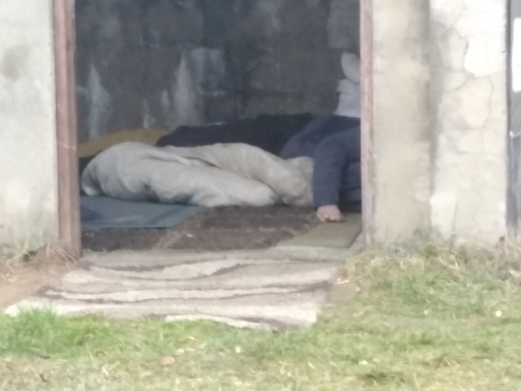 Bełchatów. Zwłoki bezdomnego przy ulicy Goetla