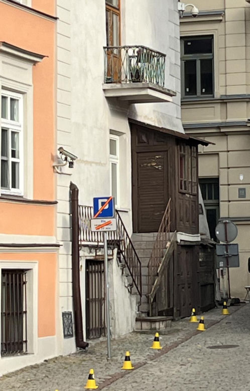 Blaszany płot z centrum miasta zmienił się w atrakcję turystyczną