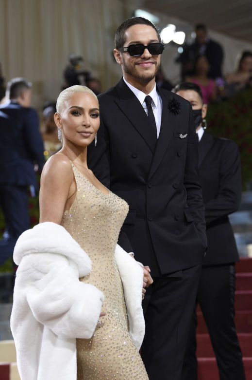 Kim Kardashian w TEJ sukience Marilyn Monroe! Jest warta miliony