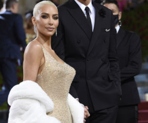 Kim Kardashian w TEJ sukience Marilyn Monroe! Jest warta miliony