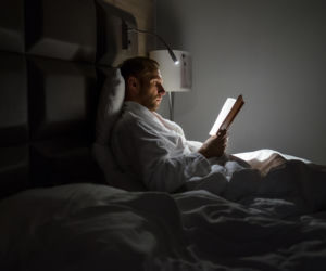 Chodzisz spać o tej porze? Badanie pokazuje większe ryzyko zawału i udaru