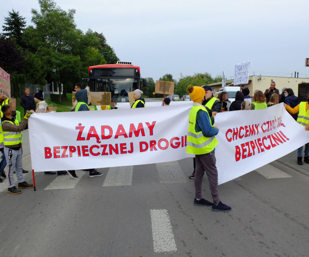 Kilka dni temu pod kołami auta zginął 9-latek. Mieszkańcy Krężnicy Jarej pod Lublinem mają dość. Protestują.