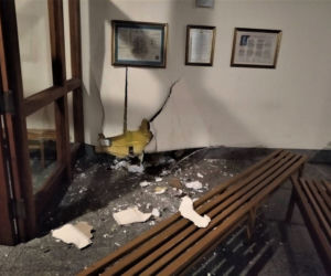 Z impetem wjechał samochodem w kościół. Szokujące zdarzenie w Siechnicach pod Wrocławiem