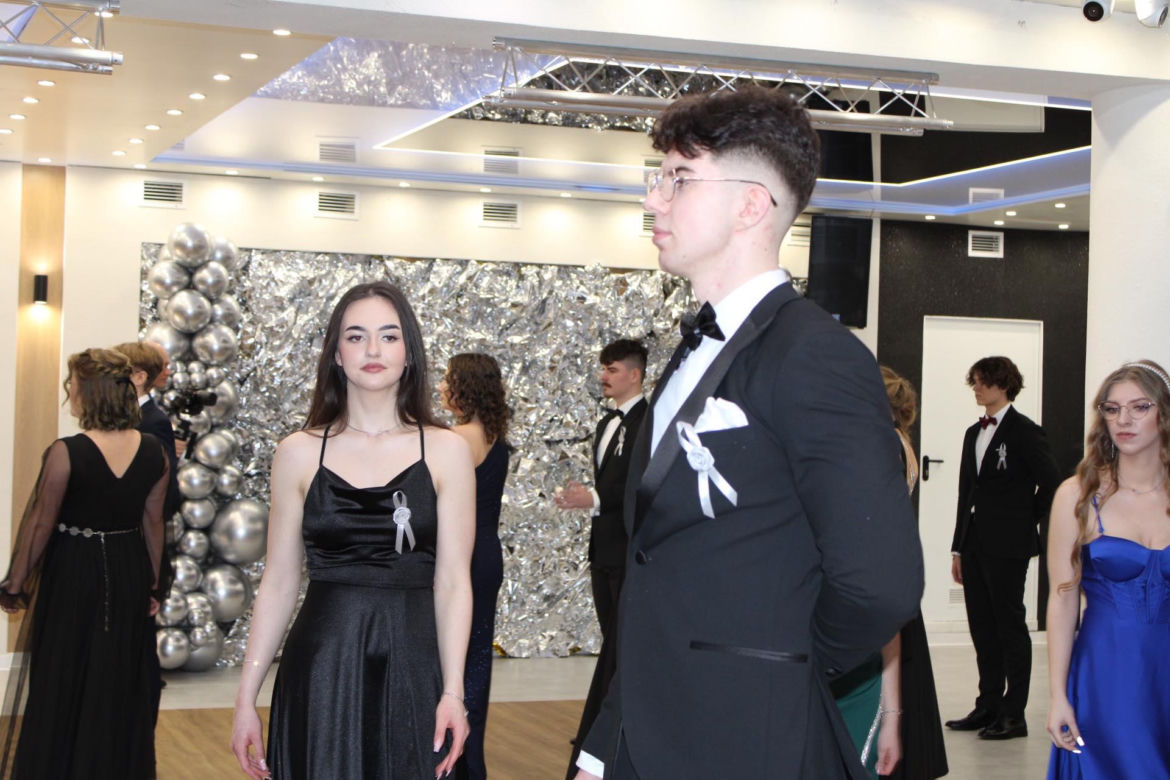 Bal studniówkowy 2024 II Liceum Ogólnokształcącego w Starachowicach