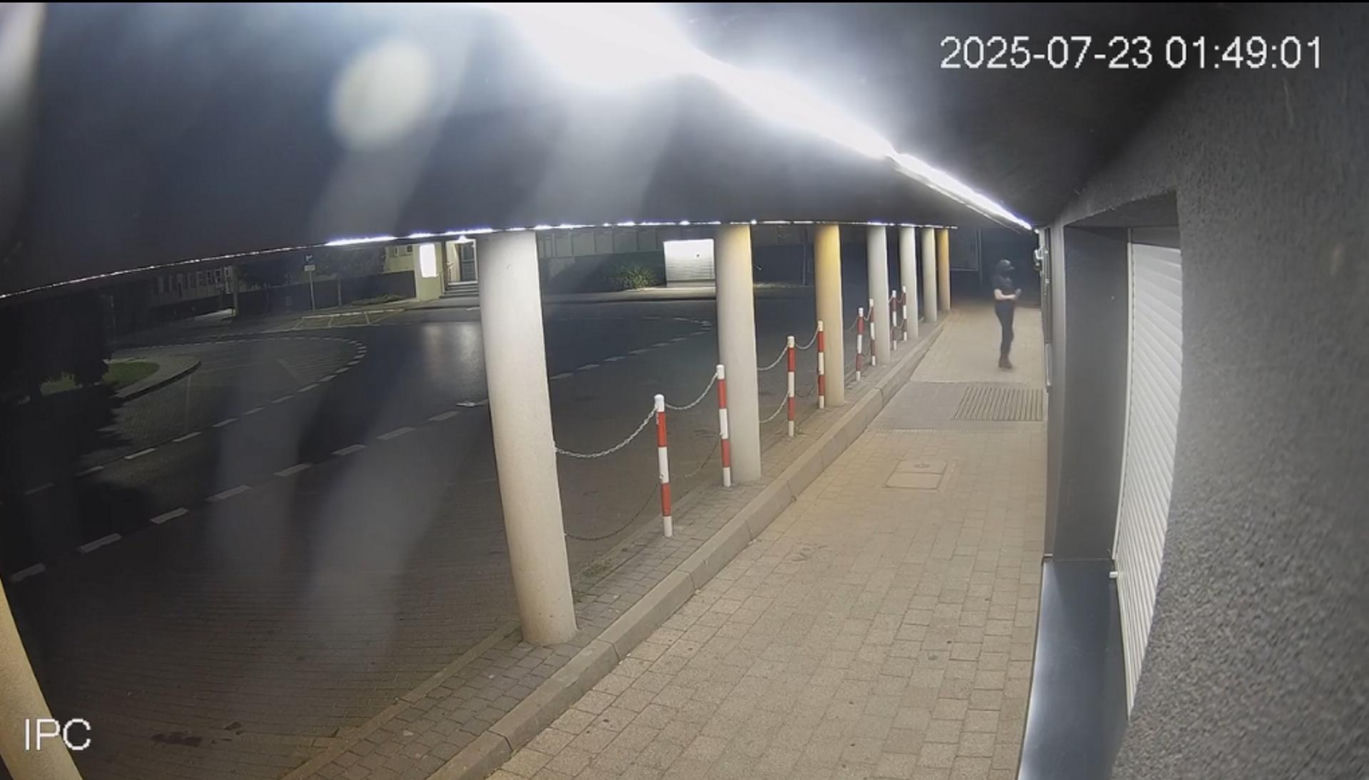 Wandale zniszczyli tablicę Pawła Adamowicza i wulgarnie obrazili prezydentkę miasta
