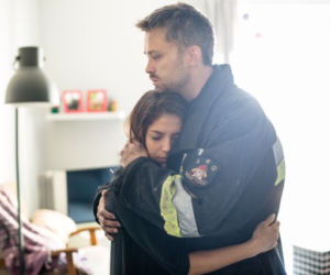 Strażacy 2 sezon odc. 1. Adam Wojnar (Maciej Zakościelny), Kamila (Weronika Rosati)