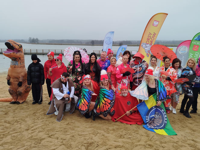 Mazowieckie Morsy otworzyły sezon morsowania 2025/2026 nad zalewem w Siedlcach