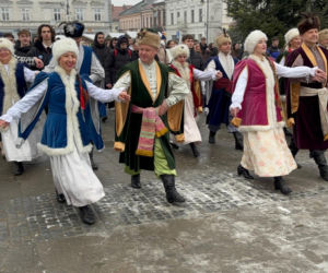 Polonez maturzystów na Rynku w Nowym Sączu