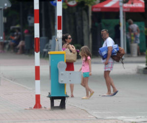Kaczyńska z nieznajomym smaży się na plaży