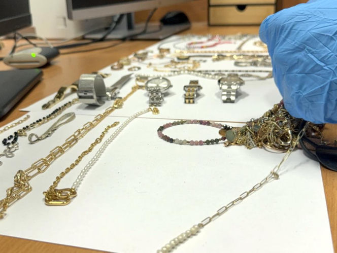 Seria włamań w Warszawie. Policjanci czekali, aż złodzieje opuszczą okradzioną posesję